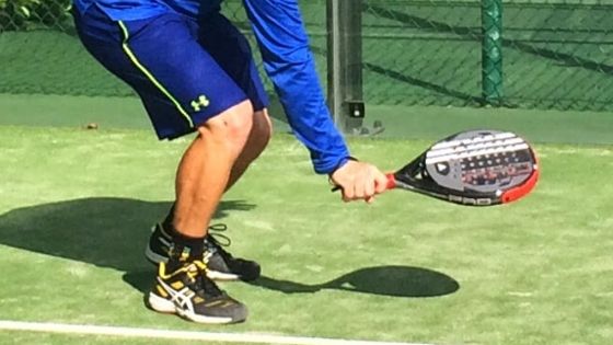 how to hold padel racket